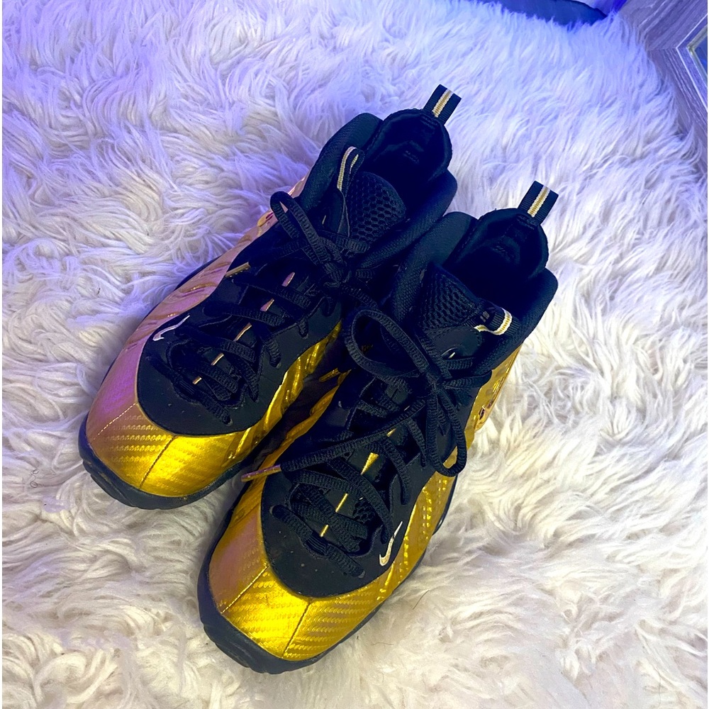 Gold foam posits